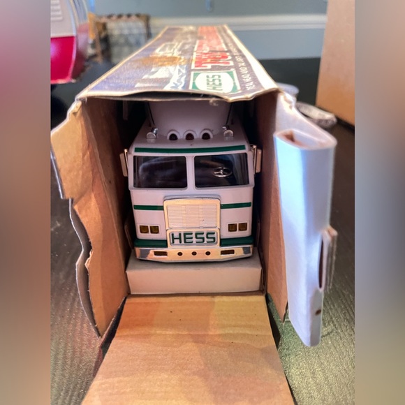1997 HESS TOY TRUCK AND RACERS NEW IN BOX LIGHTS AND SOUNDS Vintage Exclusive - Picture 1 of 12